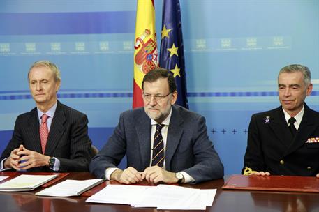 24/12/2014. Rajoy felicita a las tropas españolas en el extranjero. El presidente del Gobierno, Mariano Rajoy, junto al ministro de Defensa,...